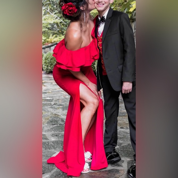 WINDSOR Red Ruffled-Off The Shoulder Dress - Picture 3 of 9